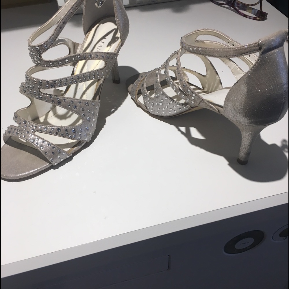 Women’s sandals - Picture 1 of 3